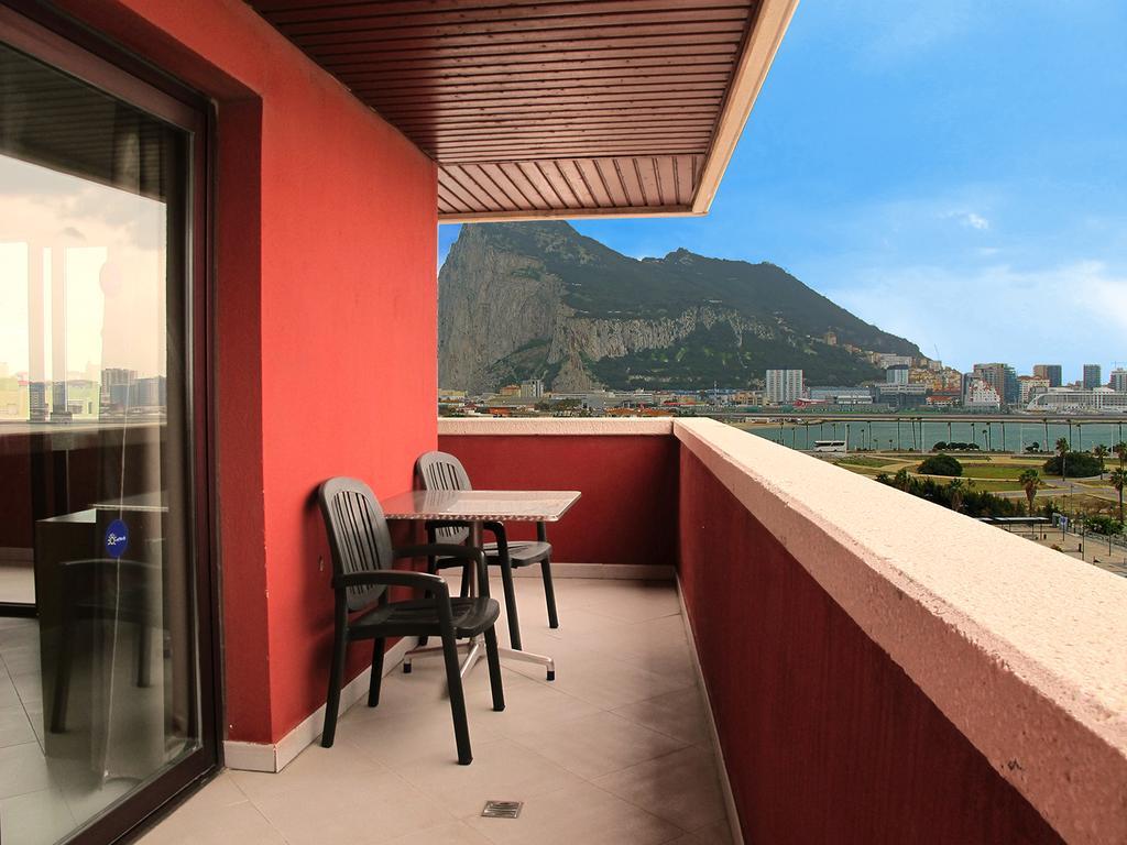 Готель Ohtels Campo De Gibraltar Ла-Лінеа-де-ла-Консепсьйон Екстер'єр фото